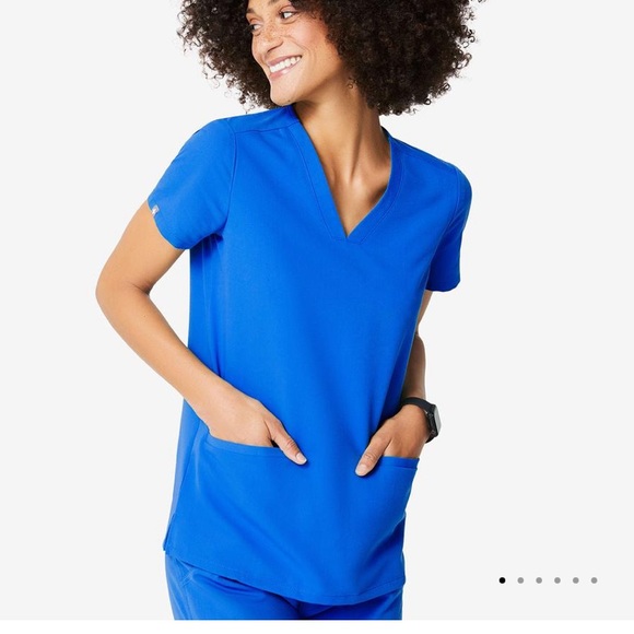 Casma 3 Pocket Scrub Top - Picture 1 of 5